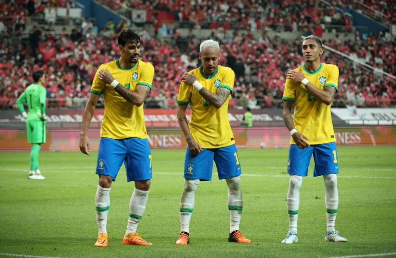 &copy; Reuters. Lucas Paquetá, Neymar e Raphinha comemoram gol marcado pela seleção brasileira durante amistoso contra a Coreia do Sul
02/07/2022 REUTERS/Kim Hong-Ji    