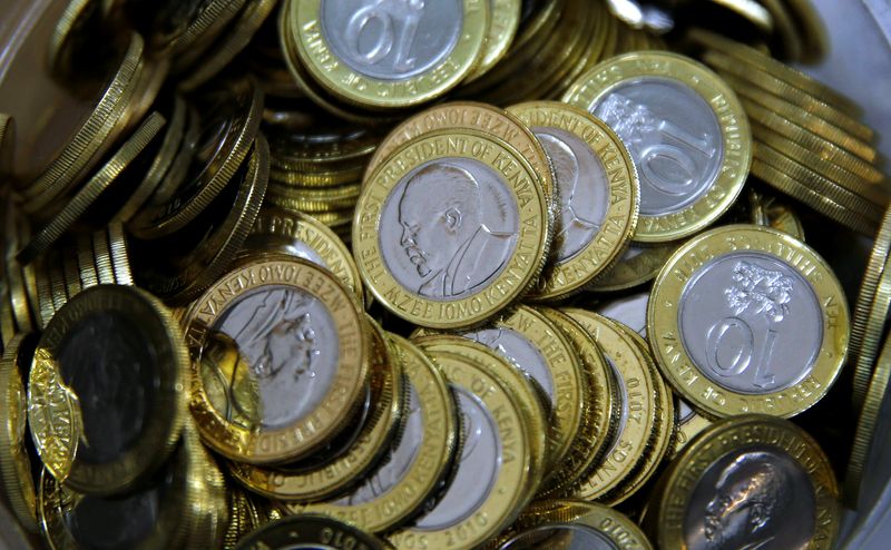 © Reuters. FILE PHOTO: Kenya 10 shillings coins are seen in a plastic container inside a cashier's booth at a forex exchange bureau in Kenya's capital Nairobi, April 20, 2016. REUTERS/Thomas Mukoya/File Photo