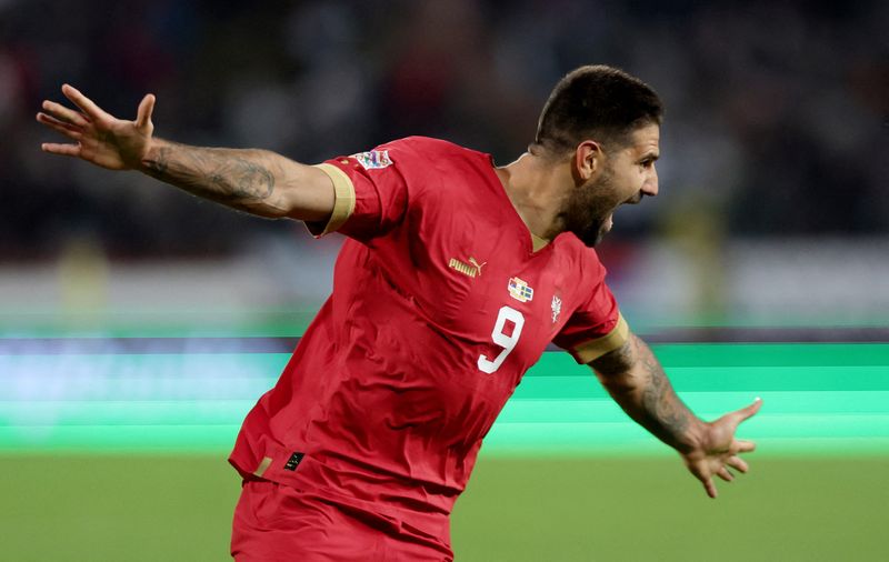 &copy; Reuters. Aleksandar Mitrovic celebra gol da Sérvia
 24/9/2022   REUTERS/Marko Djurica