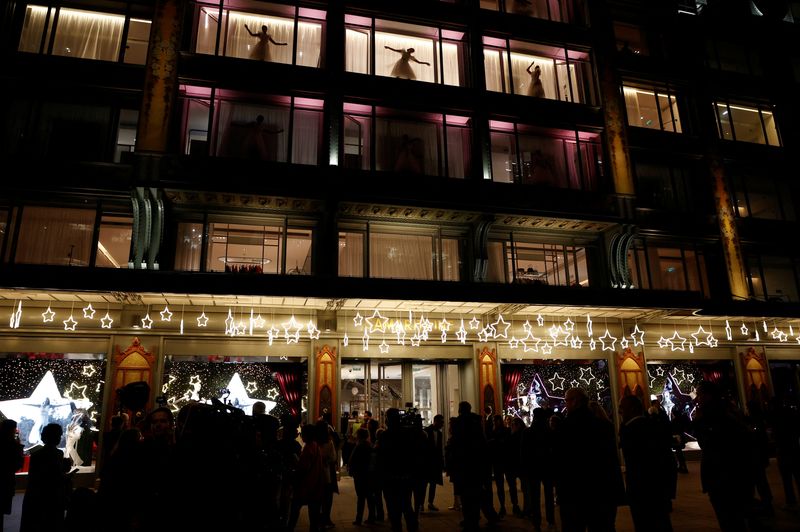 &copy; Reuters. FILE PHOTO: A general view shows Christmas decorations at department store La Samaritaine in Paris, France, November 8, 2022. REUTERS/Noemie Olive