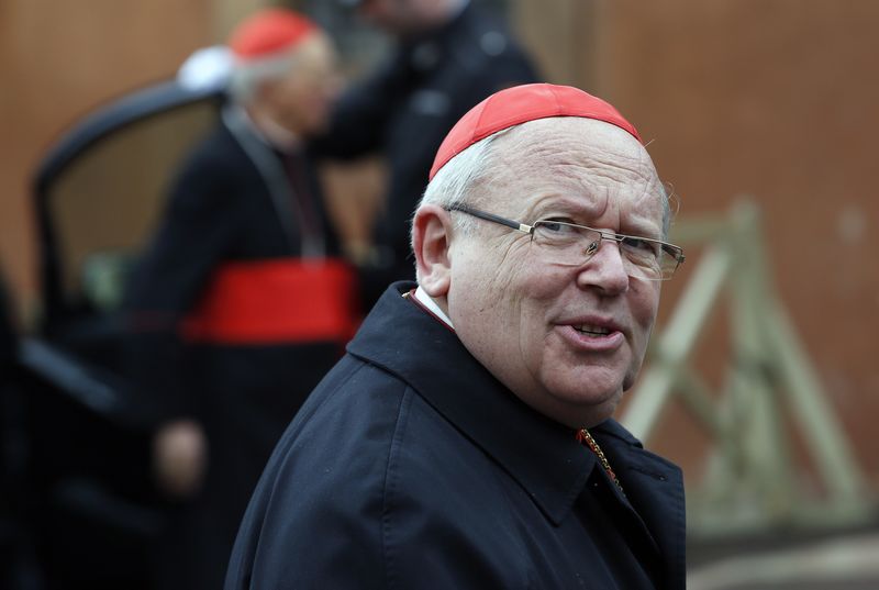 &copy; Reuters. Foto de archivo del Cardenal francés Jean Pierre Bernard Ricard en el Vaticano 
Mar 7, 2013. REUTERS/Alessandro Bianchi 