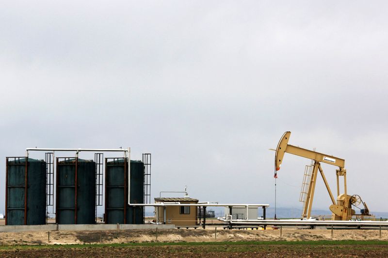 &copy; Reuters. FILE PHOTO: A TORC Oil & Gas pump jack is seen near Granum, Alberta, Canada May 6, 2020. Picture taken May 6, 2020.  REUTERS/Todd Korol/File Photo