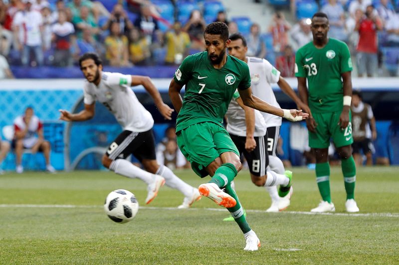 &copy; Reuters. Jun 25, 2018  
Foto de archivo del futbolista de Arabia Saudita Salman Al-Faraj marca ante Egipto en el Mundial 2018 
 REUTERS/Darren Staples