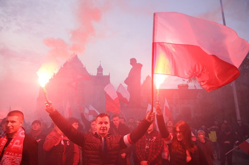 &copy; Reuters. Marcha do Dia da Independência da extrema direita atrai milhares de pessoas na Polônia 
11/11/2022
Lukasz Cynalewski/Agencja Wyborcza.pl via REUTERS