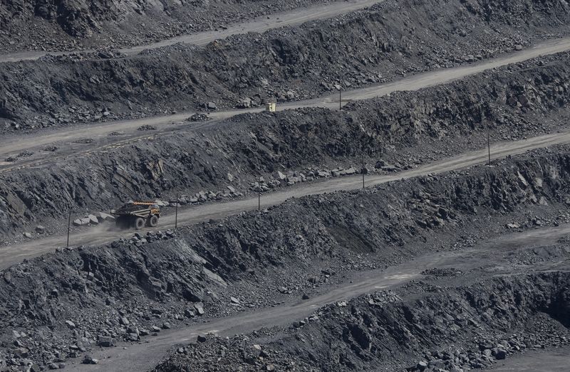 Bolsa de metais de Londres não banirá metal russo; ações de mineradoras disparam