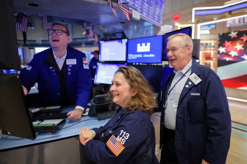 &copy; Reuters. Operadores trabalham na Bolsa de Valores de Nova York Stock em Manhattan
11/11/2022
REUTERS/Andrew Kelly
