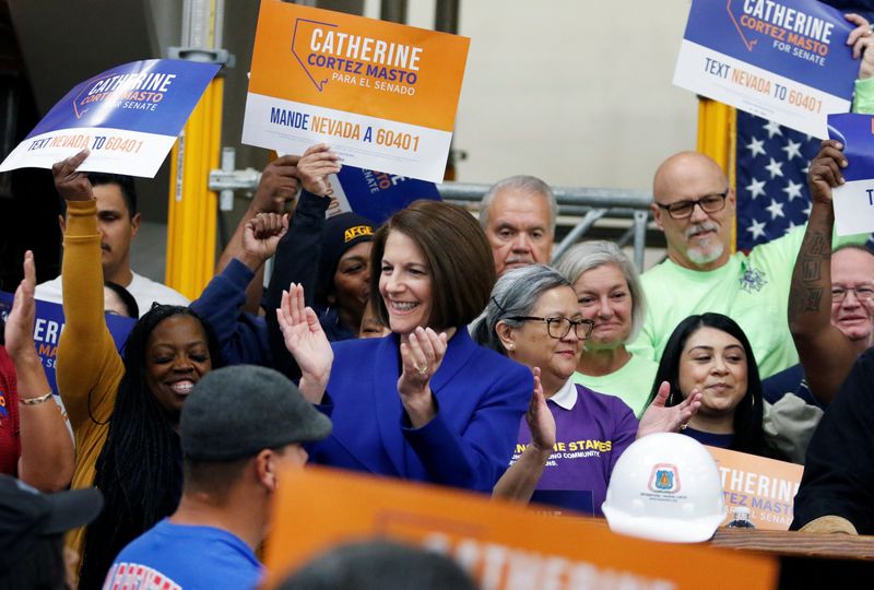 © Reuters. U.S. Senator Catherine Cortez Masto, a Democrat, celebrates with supporters at a news media conference after winning her re-election by narrowly defeating Republican challenger Adam Laxalt in midterm elections in Las Vegas, Nevada, U.S. November 13, 2022.  REUTERS/Ronda Churchill