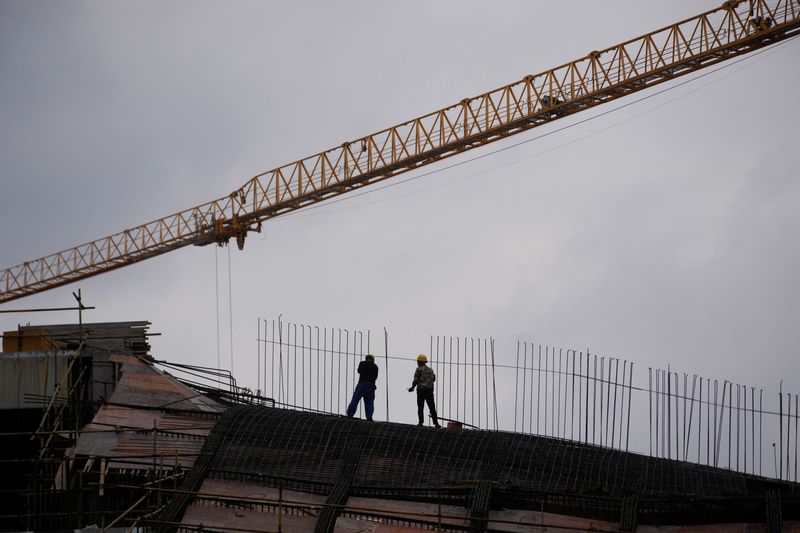 &copy; Reuters. FILE PHOTO: Workers work at a construction site, following the coronavirus disease (COVID-19) outbreak, in Shanghai, China, October 14, 2022. REUTERS/Aly Song