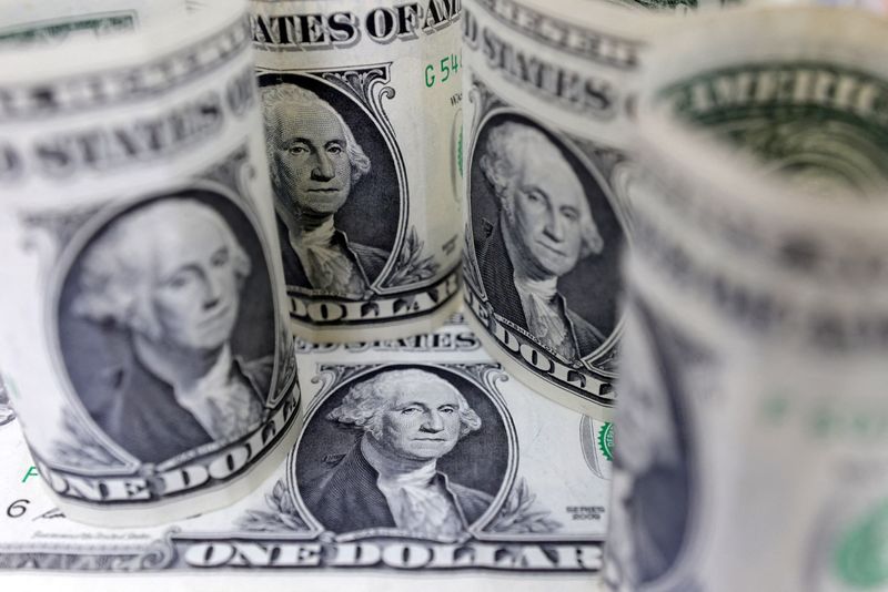 &copy; Reuters. FILE PHOTO: U.S. dollar banknotes are seen in this illustration taken July 17, 2022. REUTERS/Dado Ruvic/Illustration