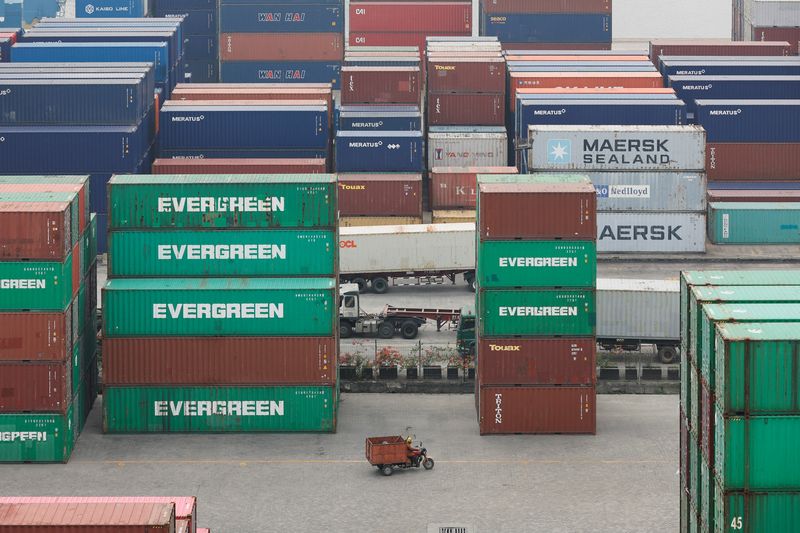 &copy; Reuters. FILE PHOTO: A worker drives a three-wheeled vehicle past stacks of container at the Tanjung Priok port in Jakarta, Indonesia, August 3, 2022. REUTERS/Willy Kurniawan