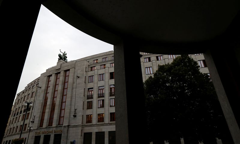 &copy; Reuters. FILE PHOTO: The Czech National Bank is seen in central Prague, Czech Republic, August 3, 2017.   REUTERS/David W Cerny