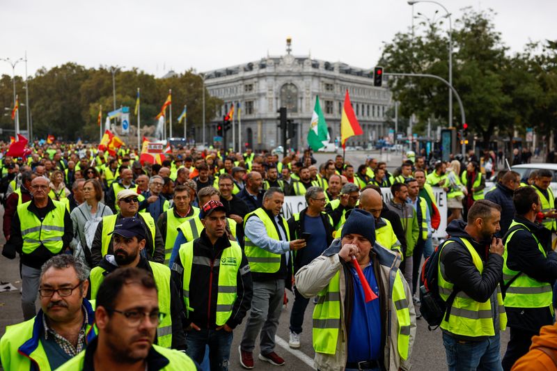 &copy; Reuters. Manifestation de camionneurs et d'agriculteurs espagnols à Madrid. /Photo prise le 14 novembre 2022/REUTERS/Susana Vera