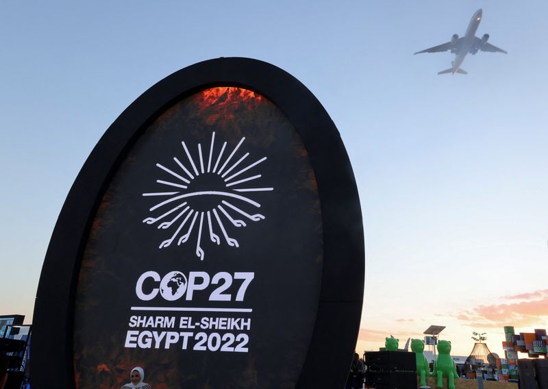 &copy; Reuters. شعار قمة المناخ (كوب27) بمدينة شرم الشيخ في مصر يوم التاسع من نوفمبر تشرين الثاني 2022. تصوير: محمد عبد الغني - رويترز.
