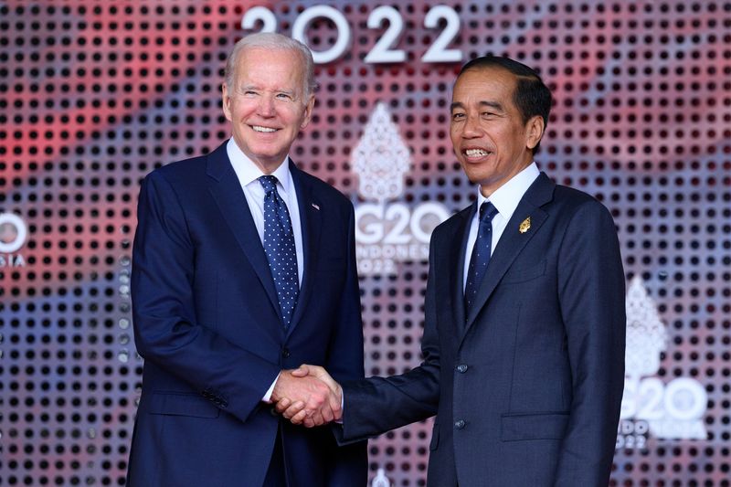 &copy; Reuters. NUSA DUA, INDONESIA - NOVEMBER 15: President Joe Biden of the United States  (L) is greeted by the President of the Indonesian Republic Joko Widodo during the formal welcome ceremony to mark the beginning of the G20 Summit on November 15, 2022 in Nusa Dua