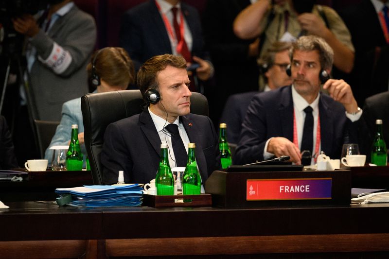 &copy; Reuters. Le président français Emmanuel Macron participe à une séance de travail sur la sécurité alimentaire et énergétique lors du sommet du G20, à Nusa Dua, en Indonésie. /Photo prise le 15 novembre 2022/Leon Neal/Pool via REUTERS