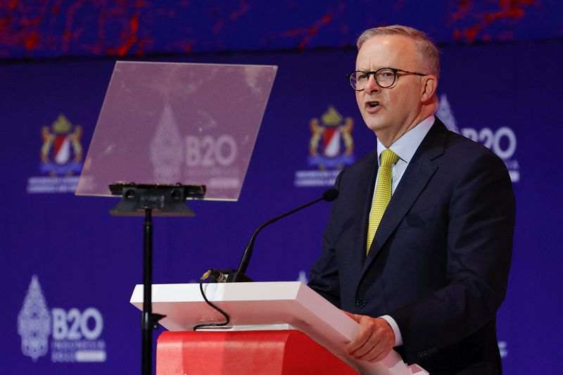 &copy; Reuters. FILE PHOTO: Australian Prime Minister Anthony Albanese delivers his speech during the B20 Summit, ahead of the G20 leaders' summit, in Nusa Dua, Bali, Indonesia, November 14, 2022.REUTERS/Willy Kurniawan