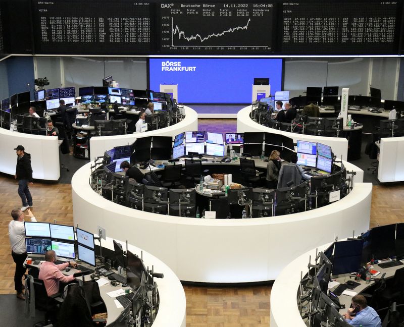 © Reuters. The German share price index DAX graph is pictured at the stock exchange in Frankfurt, Germany, November 14, 2022.    REUTERS/Staff