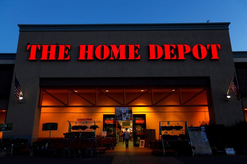 &copy; Reuters. FILE PHOTO: The logo of Home Depot is seen in Encinitas, California April 4, 2016.  REUTERS/Mike Blake