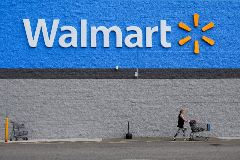 &copy; Reuters. FILE PHOTO: A shopper leaves a Walmart store in Bradford, Pennsylvania, U.S. July 20, 2020. REUTERS/Brendan McDermid/File Photo  