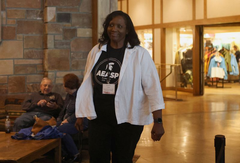 &copy; Reuters. FILE PHOTO: Member of the Board of Governors of the Federal Reserve System Lisa D. Cook attends a dinner program at Grand Teton National Park where financial leaders from around the world are gathering for the Jackson Hole Economic Symposium outside Jacks