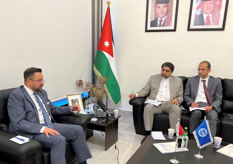 &copy; Reuters. FILE PHOTO: Jordan's Finance Minister Mohamad al Ississ meets with Ali Abbas, who headed an International Monetary Fund mission to Jordan, in Amman, Jordan May 24, 2022.  REUTERS/Jehad Shelbak