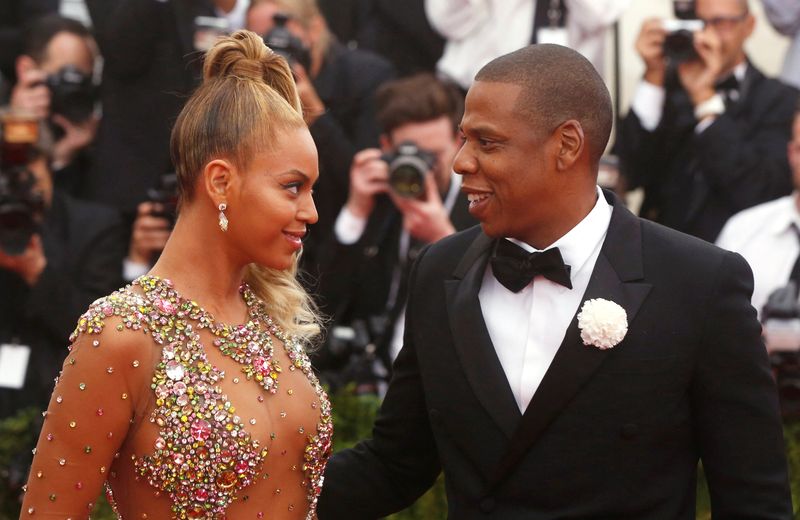 &copy; Reuters. FILE PHOTO: Beyonce arrives with husband Jay-Z at the Metropolitan Museum of Art Costume Institute Gala 2015 celebrating the opening of "China: Through the Looking Glass," in Manhattan, New York May 4, 2015.   REUTERS/Lucas Jackson/File Photo