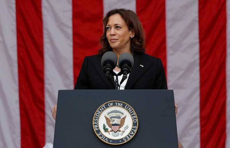 &copy; Reuters. FILE PHOTO: U.S. Vice President Kamala Harris speaks at a Veterans Day event at Arlington National Cemetery, in Arlington, Virginia, U.S. November 11, 2022. REUTERS/Tom Brenner