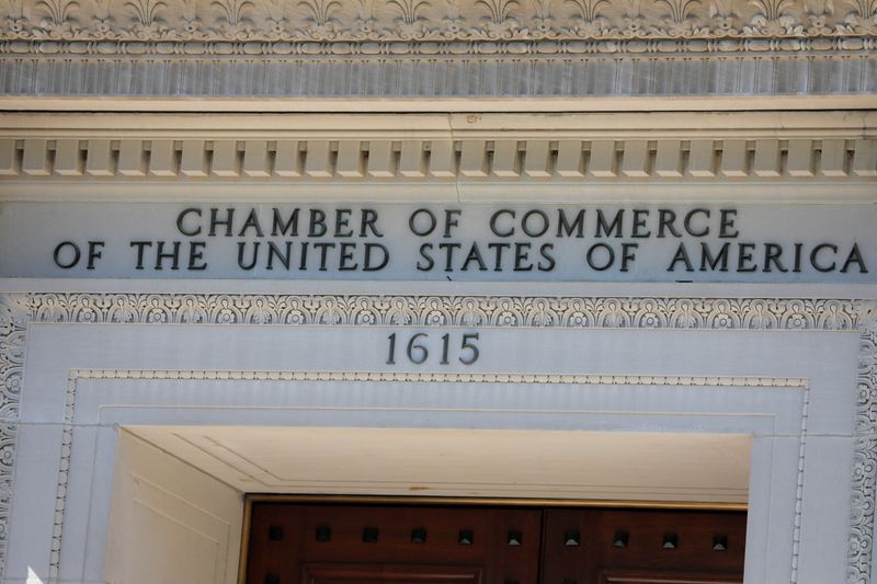 © Reuters. FILE PHOTO: The United States Chamber of Commerce building is seen in Washington, D.C., U.S., May 10, 2021. REUTERS/Andrew Kelly/File Photo