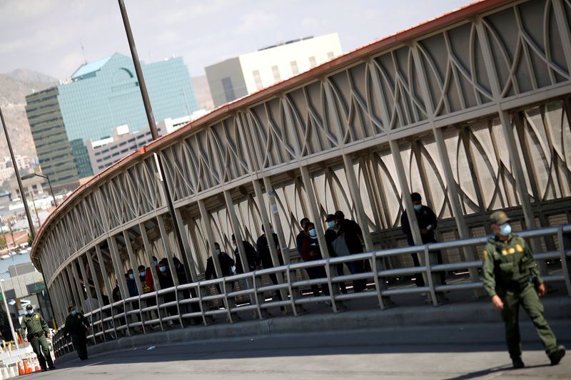 &copy; Reuters. FILE PHOTO: Migrants expelled from the U.S. and sent back to Mexico under Title 42, walk towards Mexico at the Paso del Norte International border bridge, in this picture taken from Ciudad Juarez, Mexico October 1, 2021. REUTERS/Jose Luis Gonzalez