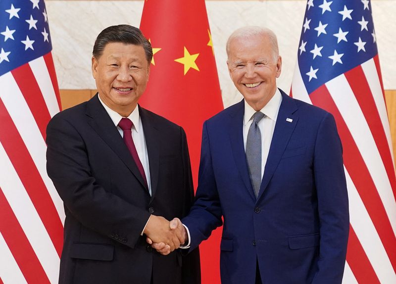 &copy; Reuters. U.S. President Joe Biden shakes hands with Chinese President Xi Jinping as they meet on the sidelines of the G20 leaders' summit in Bali, Indonesia, November 14, 2022.  REUTERS/Kevin Lamarque
