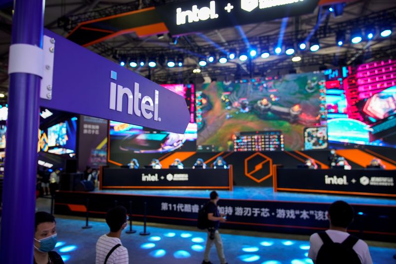 &copy; Reuters. FILE PHOTO: Visitors are seen at the Intel booth during the China Digital Entertainment Expo and Conference, also known as ChinaJoy, in Shanghai, China July 30, 2021. Picture taken July 30, 2021. REUTERS/Aly Song/File Photo