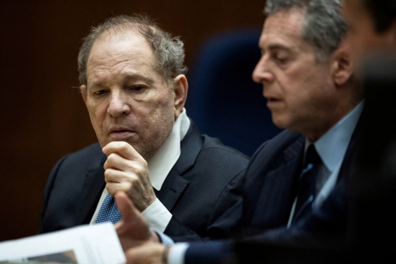 &copy; Reuters. FILE PHOTO: Former film producer Harvey Weinstein interacts with his attorney Mark Werksman in court at the Clara Shortridge Foltz Criminal Justice Center in Los Angeles, California, USA, 04 October 2022.  Etienne Laurent/Pool via REUTERS