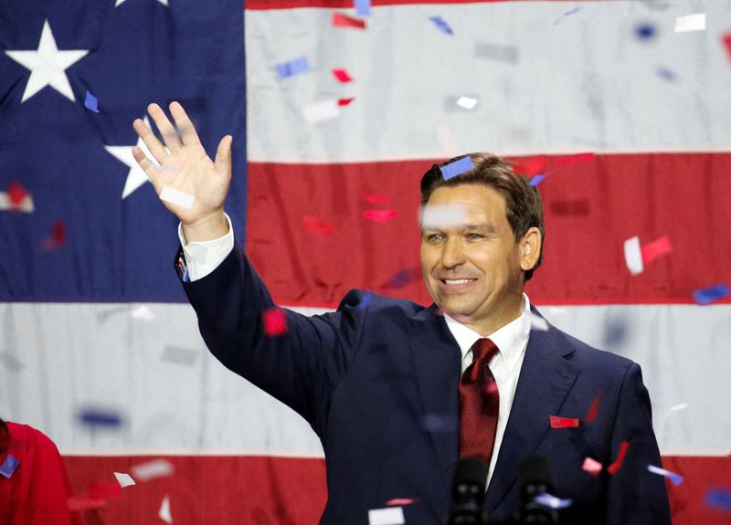 © Reuters. FILE PHOTO: Republican Florida Governor Ron DeSantis celebrates onstage during his 2022 U.S. midterm elections night party in Tampa, Florida, U.S., November 8, 2022. REUTERS/Marco Bello