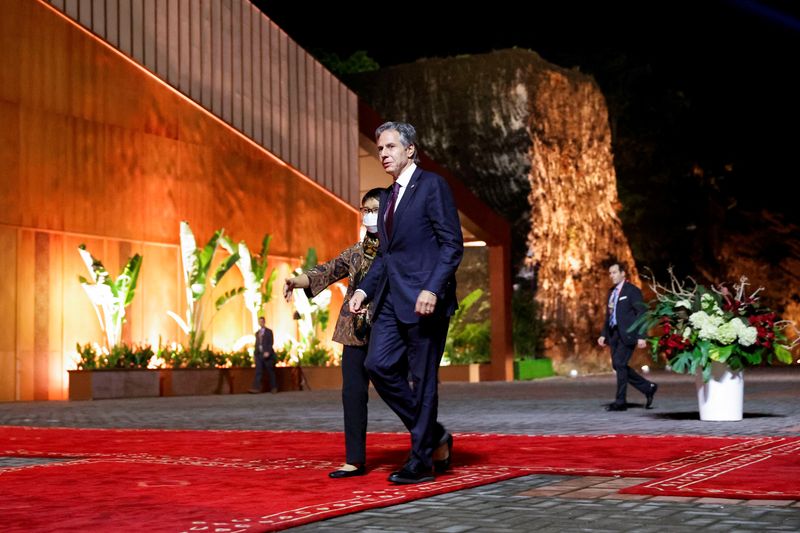 &copy; Reuters. Indonesian Foreign Minister Retno Marsudi welcomes U.S. State Secretary Antony Blinken at the Welcoming Dinner during G20 Leaders' Summit, at the Garuda Wisnu Kencana Cultural Park, in Badung, Bali, Indonesia, November 15, 2022. REUTERS/Willy Kurniawan/Po