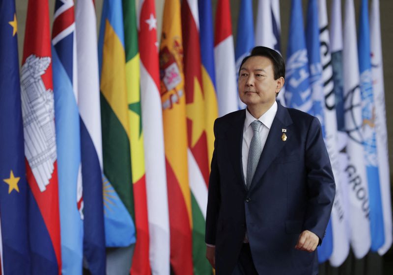 &copy; Reuters. رئيس كوريا الجنوبية يون سوك يول لدى وصوله مؤتمر قمة العشرين في بالي يوم الثلاثاء. صورة لرويترز من ممثل لوكالات الأنباء.