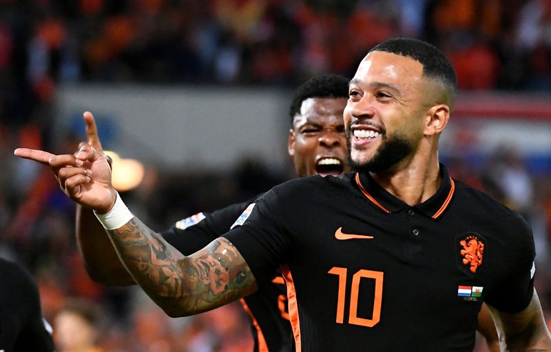 &copy; Reuters. ممفيس ديباي مهاجم هولندا يحتفل بتسجيل هدف في مباراة فريقه أمام ويلز في روتردام بهولندا يوم 14 يونيو حزيران 2022. تصوير: بيروشكا فان دي وو- رويتر