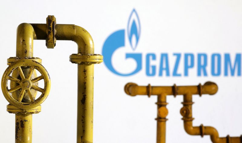 &copy; Reuters. FILE PHOTO: Model of natural gas pipeline and Gazprom logo, July 18, 2022. REUTERS/Dado Ruvic/Illustration/File photo