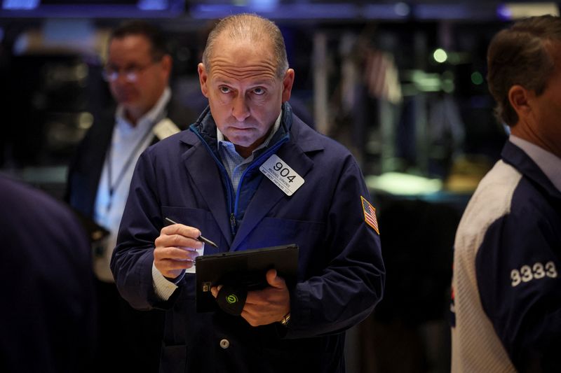 &copy; Reuters. FILE PHOTO: Traders work on the floor of the New York Stock Exchange (NYSE) in New York City, U.S., November 15, 2022. REUTERS/Brendan McDermid/File Photo