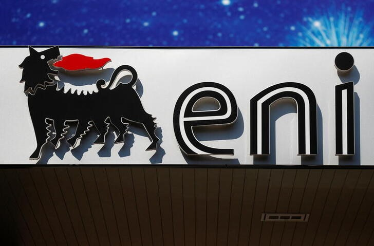 &copy; Reuters.  Il logo di Eni in una stazione di servizio a Roma, Italia 16 agosto 2018. REUTERS/Max Rossi/File Photo