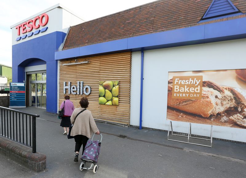 &copy; Reuters. FILE PHOTO: Shoppers go into a Tesco store in Bow, east London August 29, 2014. REUTERS/Paul Hackett
