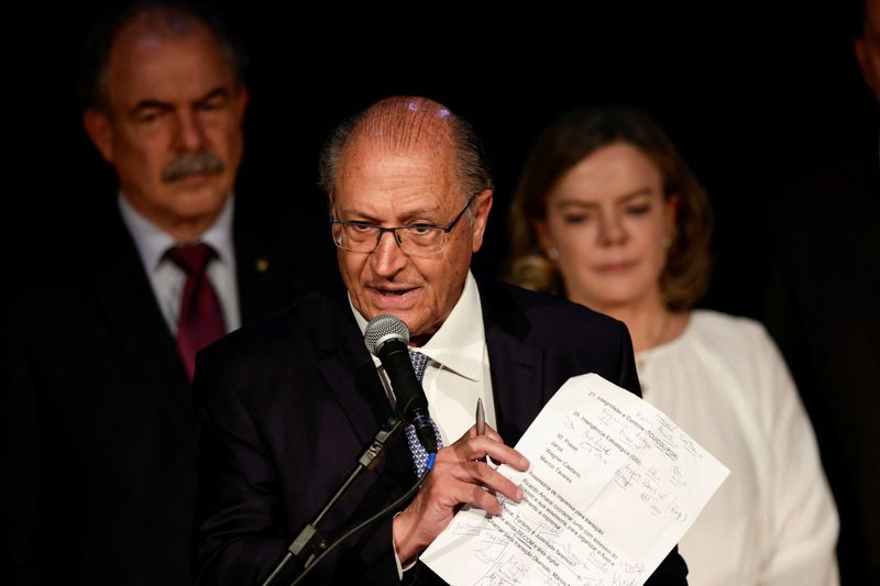 &copy; Reuters. Geraldo Alckmin, eleito vice-presidente do Brasil, fala durante entrevista coletiva para anunciar os nomes da equipe de transição de governo em Brasília, Brasil, 8 de novembro de 2022. REUTERS/Ueslei Marcelino
