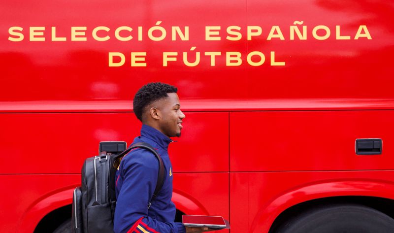 &copy; Reuters. Ansu Fati, jugador de España, en la salida de su equipo antes de la Copa Mundial de la FIFA Qatar 2022, en Madrid, 15 de noviembre de 2022, REUTERS/RFEF/Pablo García