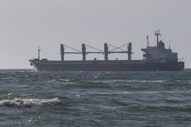&copy; Reuters. FILE PHOTO: A Panama-flagged bulk carrier Ikaria Angel leaves the sea port in Chornomorsk with wheat for Ethiopia after restarting grain export, amid Russia's attack on Ukraine September 17, 2022. REUTERS/Serhii Smolientsev/File Photo