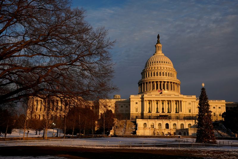 © Reuters. FILE PHOTO: The U.S. Capitol is seen at sunset on the eve of the first anniversary of the January 6, 2021 attack on the building, on Capitol Hill in Washington, U.S., January 5, 2022. REUTERS/Elizabeth Frantz/File Photo