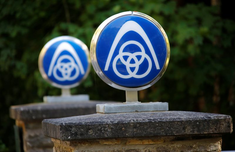 &copy; Reuters. Le logo du sidérurgiste allemand ThyssenKrupp AG à l'entrée de la villa Haus Rheinberg près de Lorch, en Allemagne. /Photo prise le 15 septembre 2019/REUTERS/Wolfgang Rattay