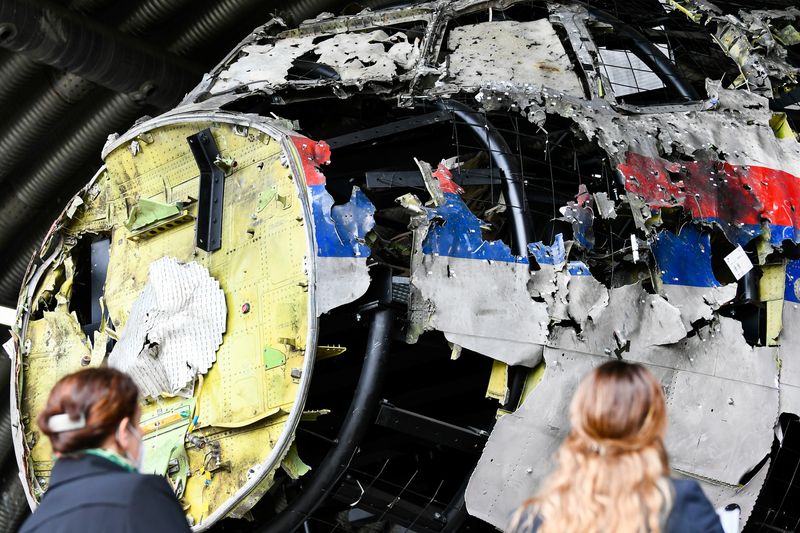 © Reuters. FILE PHOTO: Lawyers attend the judges' inspection of the reconstruction of the MH17 wreckage, as part of the murder trial ahead of the beginning of a critical stage, in Reijen, Netherlands, May 26, 2021. REUTERS/Piroschka van de Wouw/Pool