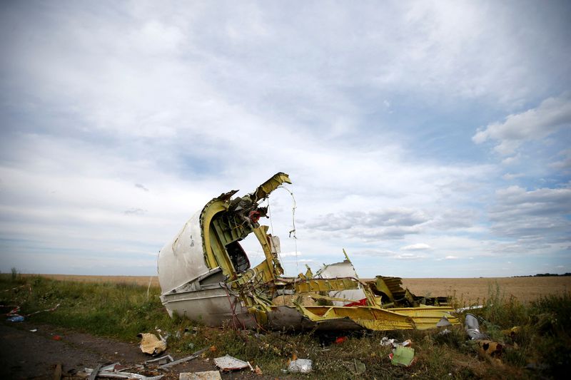 &copy; Reuters. Photo d'archives d'une partie de l'épave est vue sur le site de l'accident du vol MH17 de Malaysia Airlines près du village de Hrabove (Grabovo), dans la région de Donetsk. /Photo prise le 21 juillet 2014/REUTERS/Maxim Zmeyev