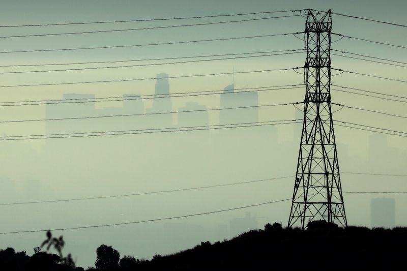 &copy; Reuters. FILE PHOTO: Downtown Los Angeles is seen behind an electricity pylon through the morning marine layer in Los Angeles, California, U.S., August 20, 2019. REUTERS/Lucy Nicholson/File Photo