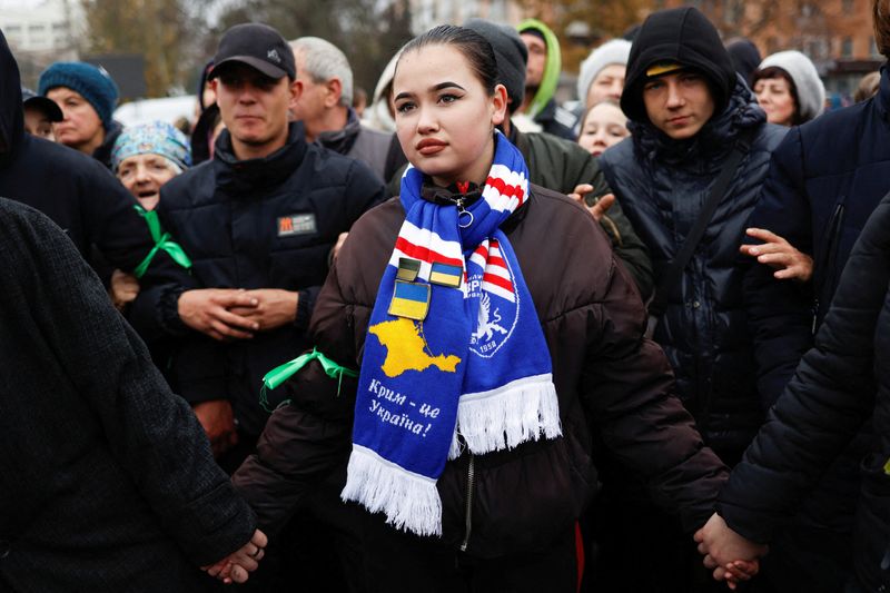 © Reuters. A woman wears a scarf with 