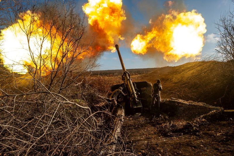 &copy; Reuters. FILE PHOTO: Ukrainian servicemen fire a 130 mm towed field gun M-46 on a front line, as Russia's attack on Ukraine continues, near Soledar, Donetsk region, Ukraine, in this handout image released November 10, 2022. Iryna Rybakova/Press Service of the 93rd